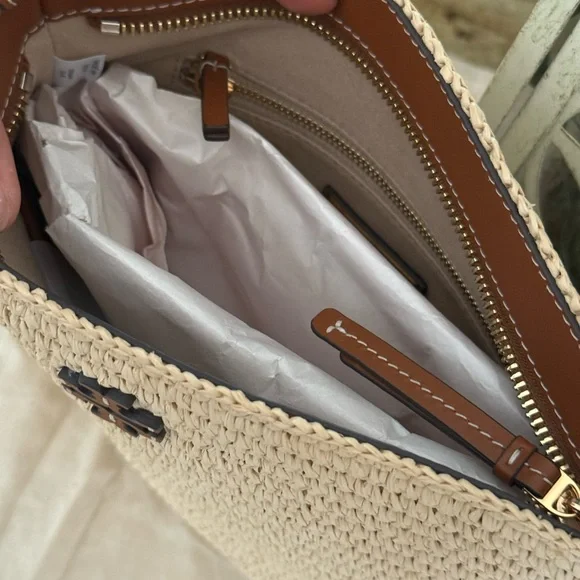 Tory Burch THEA RAFFIA SWINGPACK crossbody in COFFEE CREAM - Picture 4 of 10